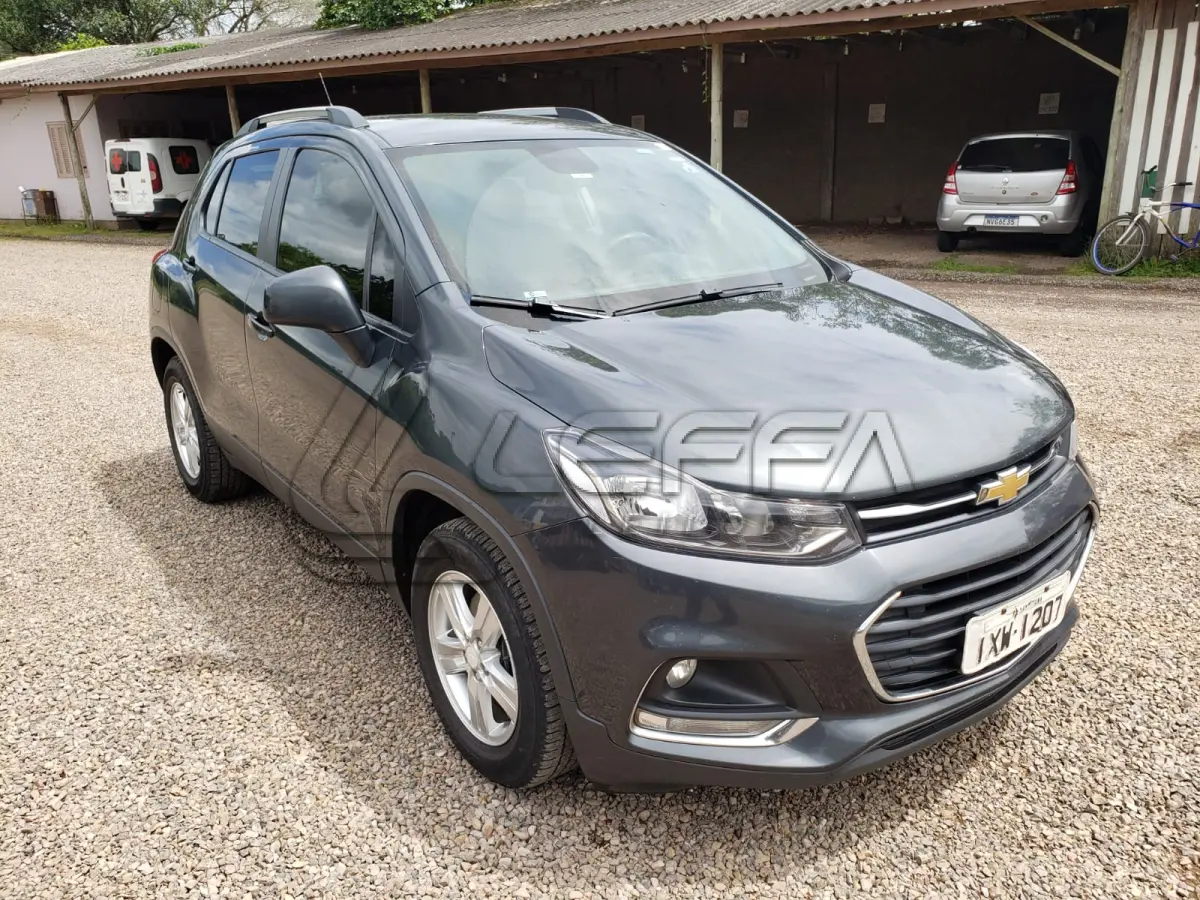 LOTE 002 - VEÍCULO GM TRACKER LT MARCA CHEVROLET, a gasolina/álcool, ano e modelo 2017