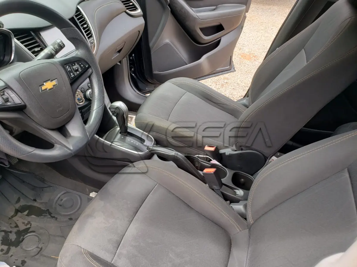 LOTE 002 - VEÍCULO GM TRACKER LT MARCA CHEVROLET, a gasolina/álcool, ano e modelo 2017