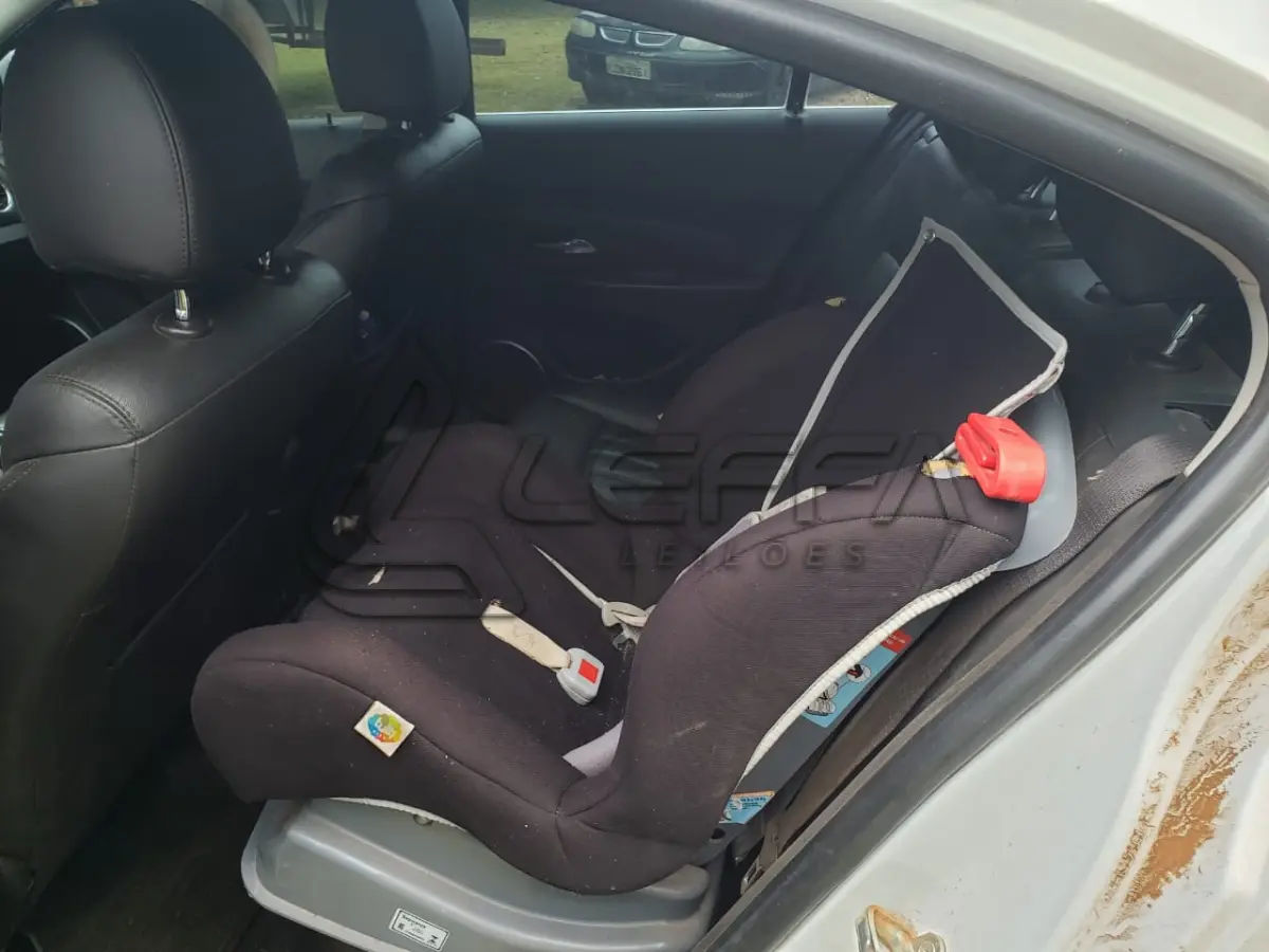 LOTE 001 - UM VEÍCULO GM/CHEVROLET CRUZE 1.8, PLACAS IVU-7610, ANO 2014/2014
