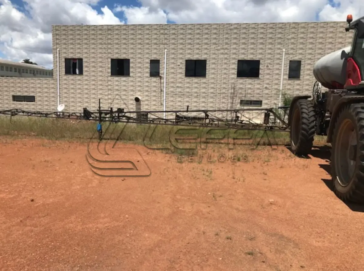LOTE 002 - PULVERIZADOR MODELO MF 9030, ANO 2011, COR VERMELHA