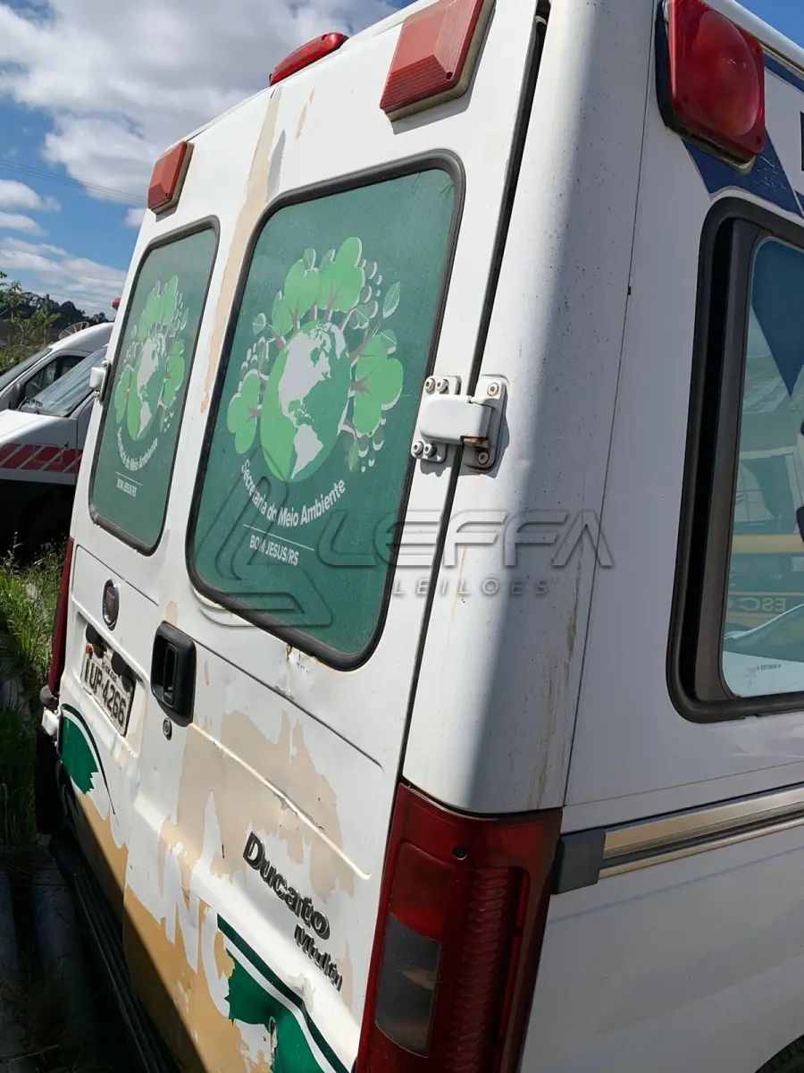 LOTE 005 - MICROONIBUS AMBULÂNCIA FIAT/DUCATO, MC TCA, PLACAS IUP4266, diesel, branca, ano 2013, modelo 2014