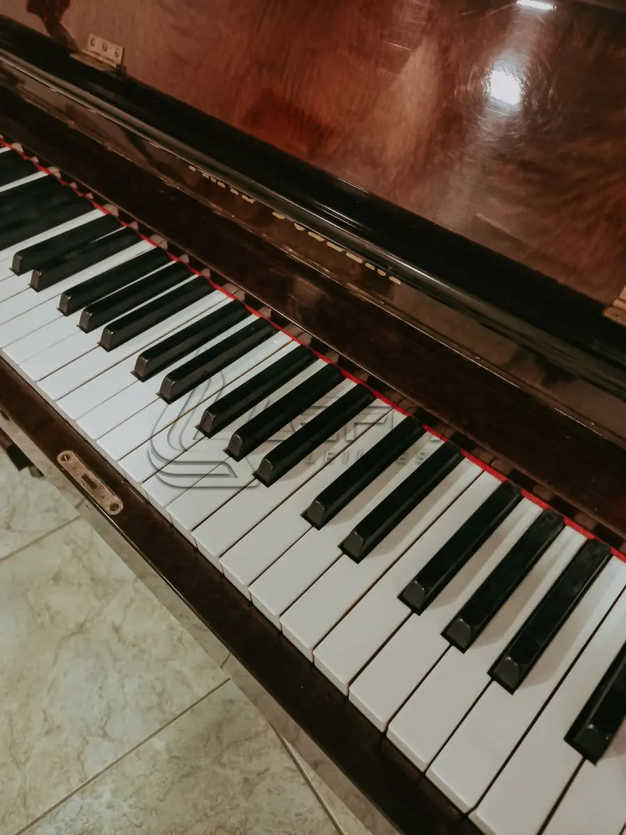 LOTE 001 - Piano Vertical Fritz Dobbert
