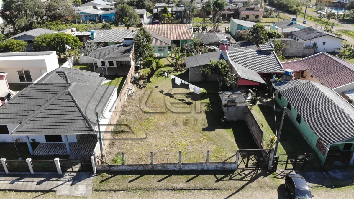 LOTE 001 - Terreno Urbano com benfeitorias, Lote 03 Quadra 27, na Praia da Figueirinha, em Arroio do Sal/RS
