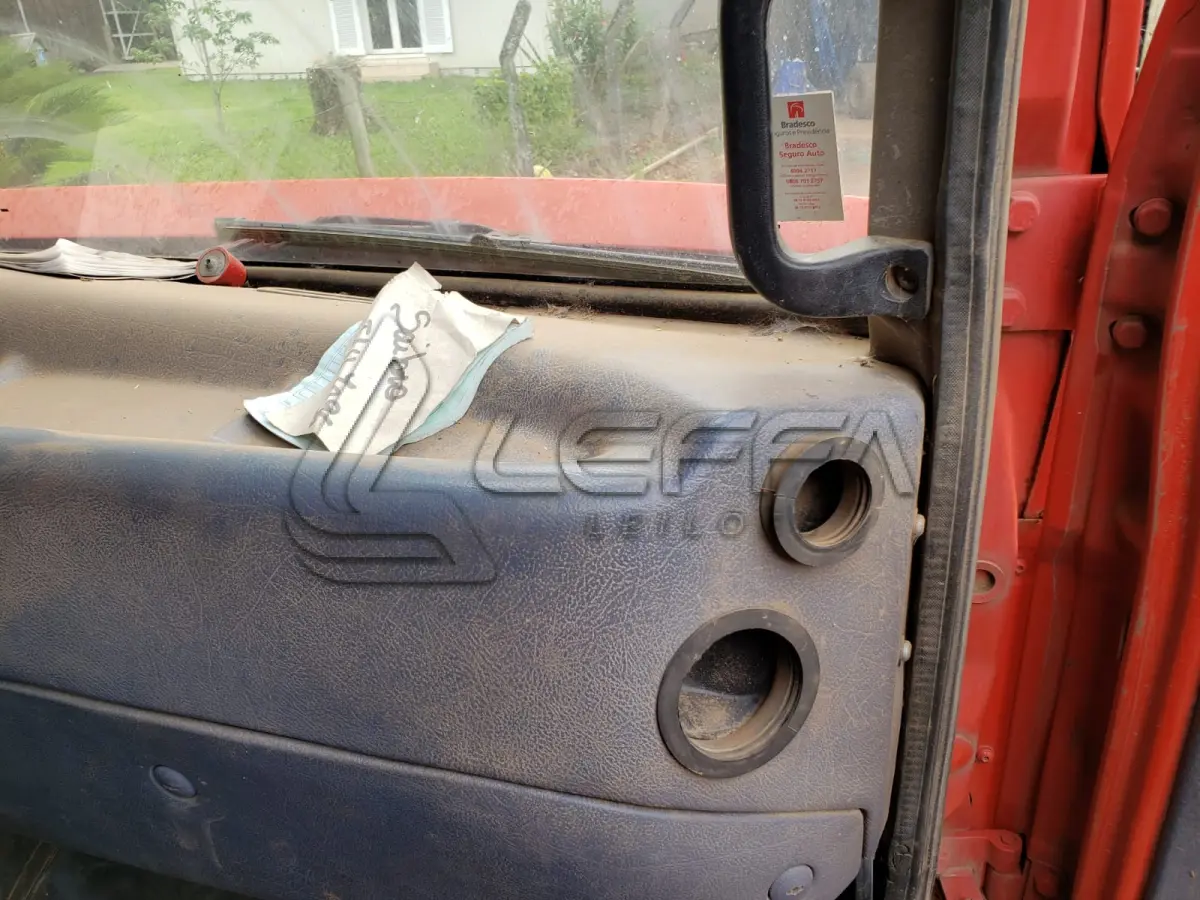 LOTE 002 - Caminhão Basculante, Mercedes Benz 1620, diesel, placas ILQ 7096, ano e modelo 2003, não está funcionando