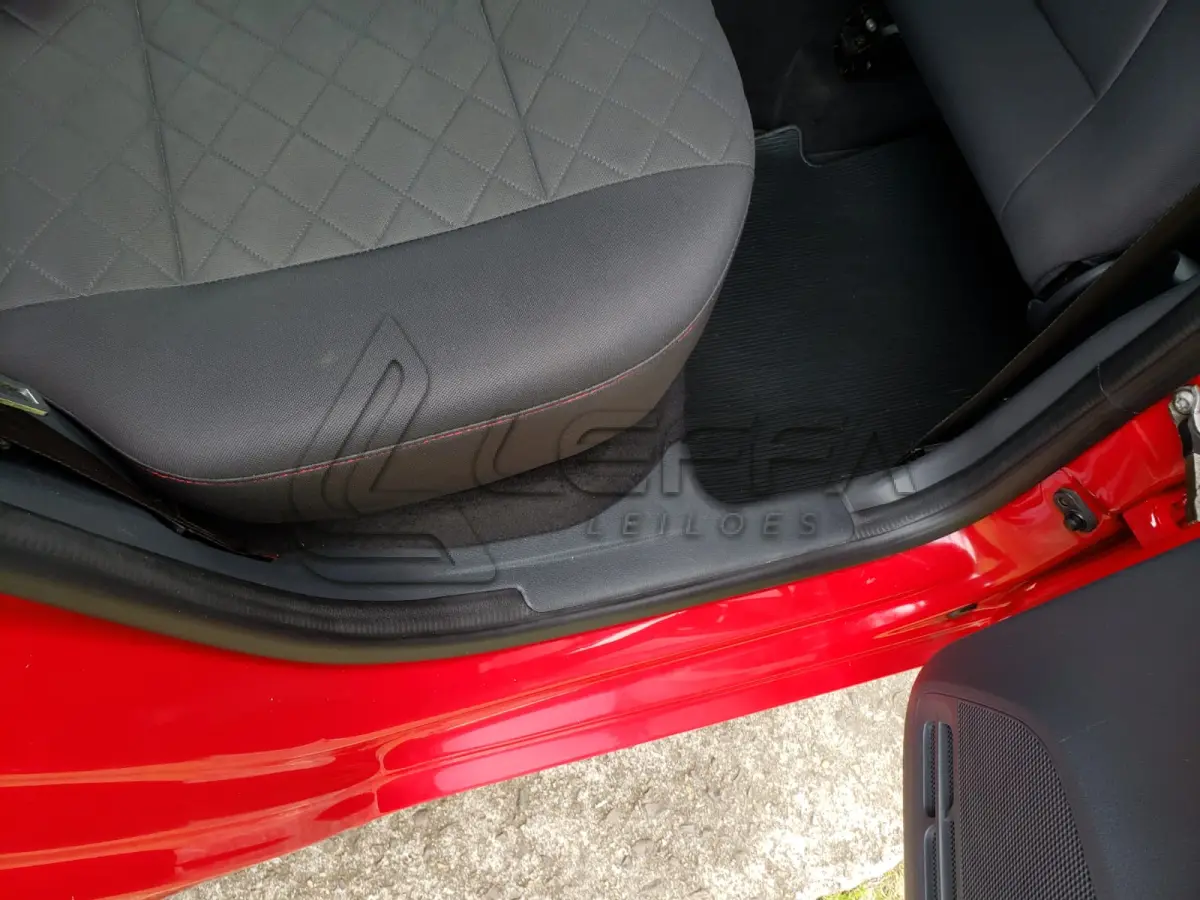LOTE 001 - VEÍCULO VW/NOVO FOX HL MD, PLACAS IXD-5117, VERMELHO, ANO E MODELO 2016, ÚNICO DONO