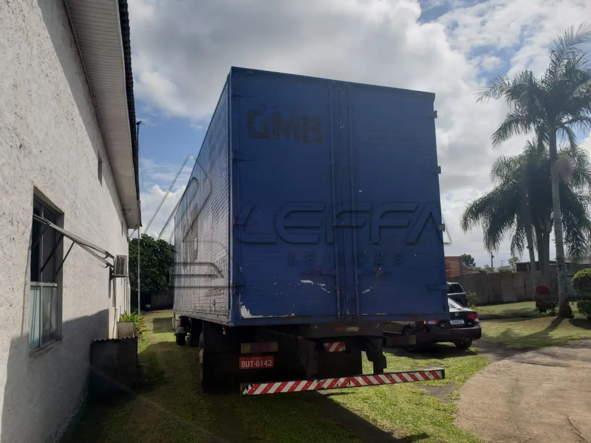 LOTE 001 - UM CAMINHÃO MERCEDES BENZ/L 1218, ano 1994, RENAVAM 621163775, COM BAÚ, PLACAS BUT-8142
