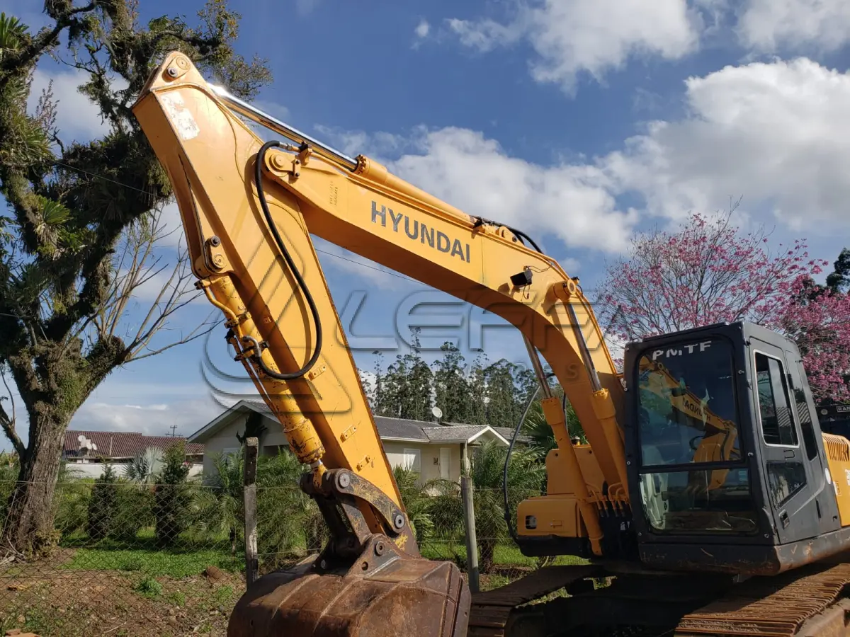 LOTE 003 - ESCAVADEIRA HYUNDAI, 140 LC7, DIESEL, ANO/MODELO 2011, 5.827 H
