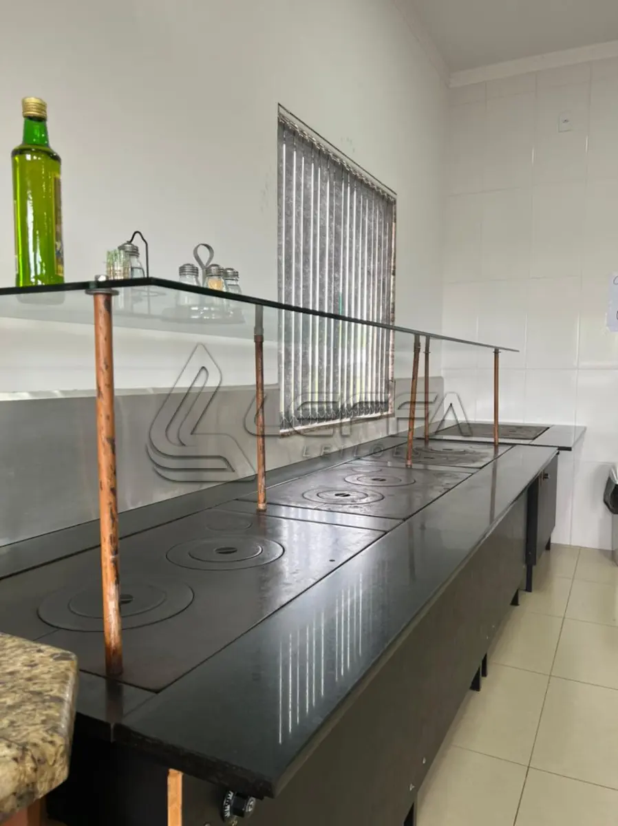 LOTE 001 - BUFFET ARTESANAL COM CHAPA DE FOGÃO À LENHA (ELÉTRICO) E BUFFET DE SALADAS FRIO