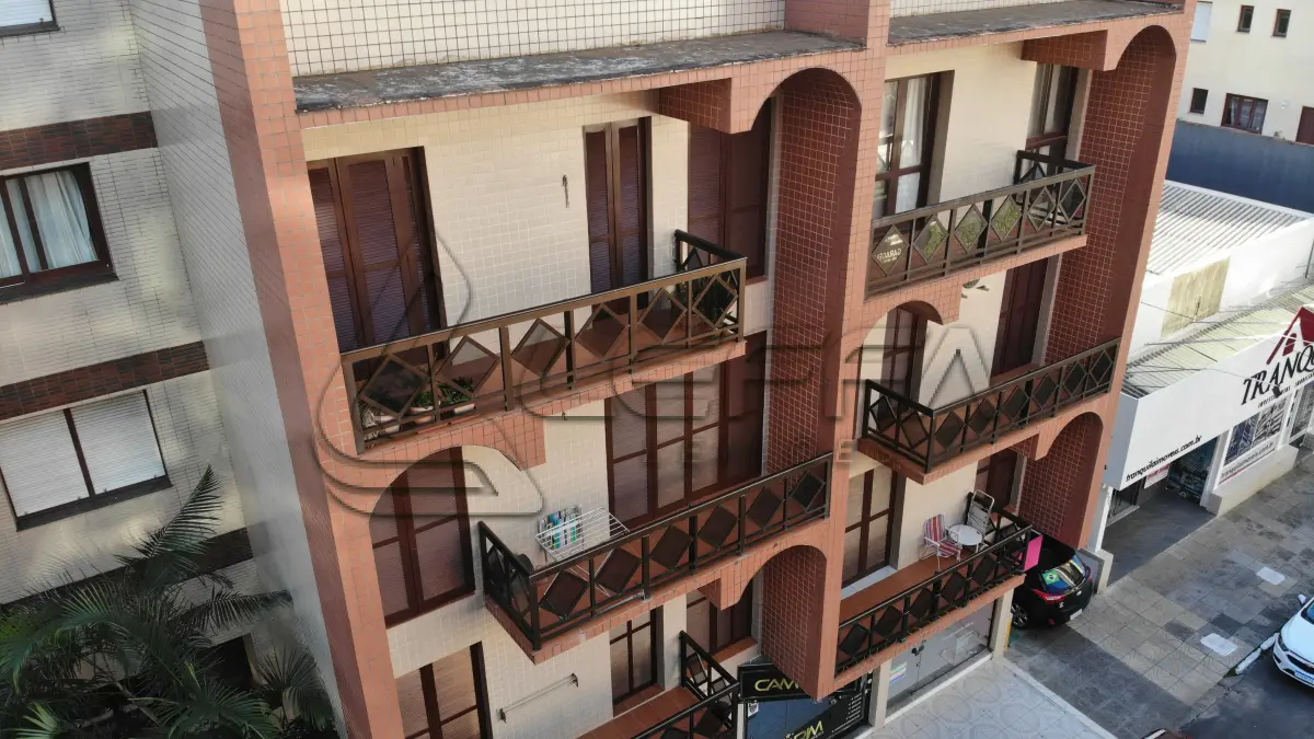 LOTE 001 - Apto 204 no Edifício Saveiro, no centro de Torres/RS