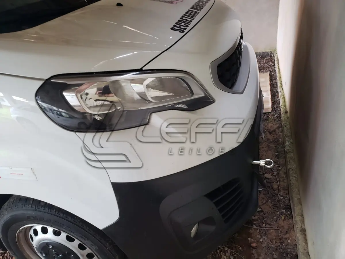 LOTE 001 - MICROONIBUS PEUGEOT, Expert Eurolaf, diesel, placas IZZ-6B74, ano 2019 e modelo 2020