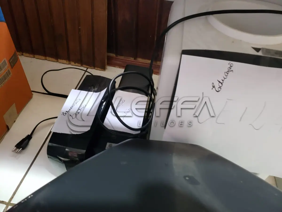 LOTE 003 - SUCATAS: INFORMÁTICA, TV, APARELHO DE SOM, IMPRESSORAS, LAVA JATO, TANQUINHO DE LAVAR ROUPA, UM CLIMATIZADOR DE AMBIENTES, RODAS DE FERRO PARA CAMINHÃO 1000X20