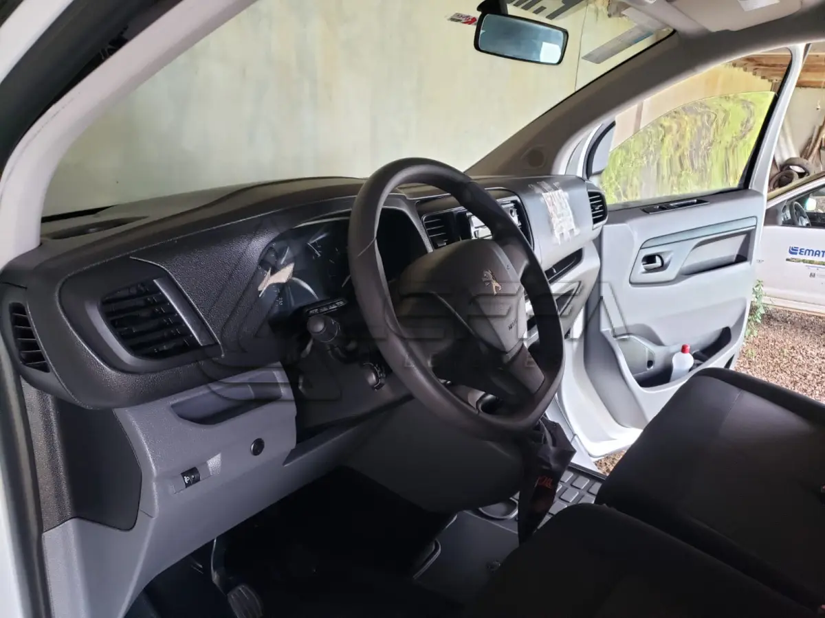 LOTE 001 - MICROONIBUS PEUGEOT, Expert Eurolaf, diesel, placas IZZ-6B74, ano 2019 e modelo 2020