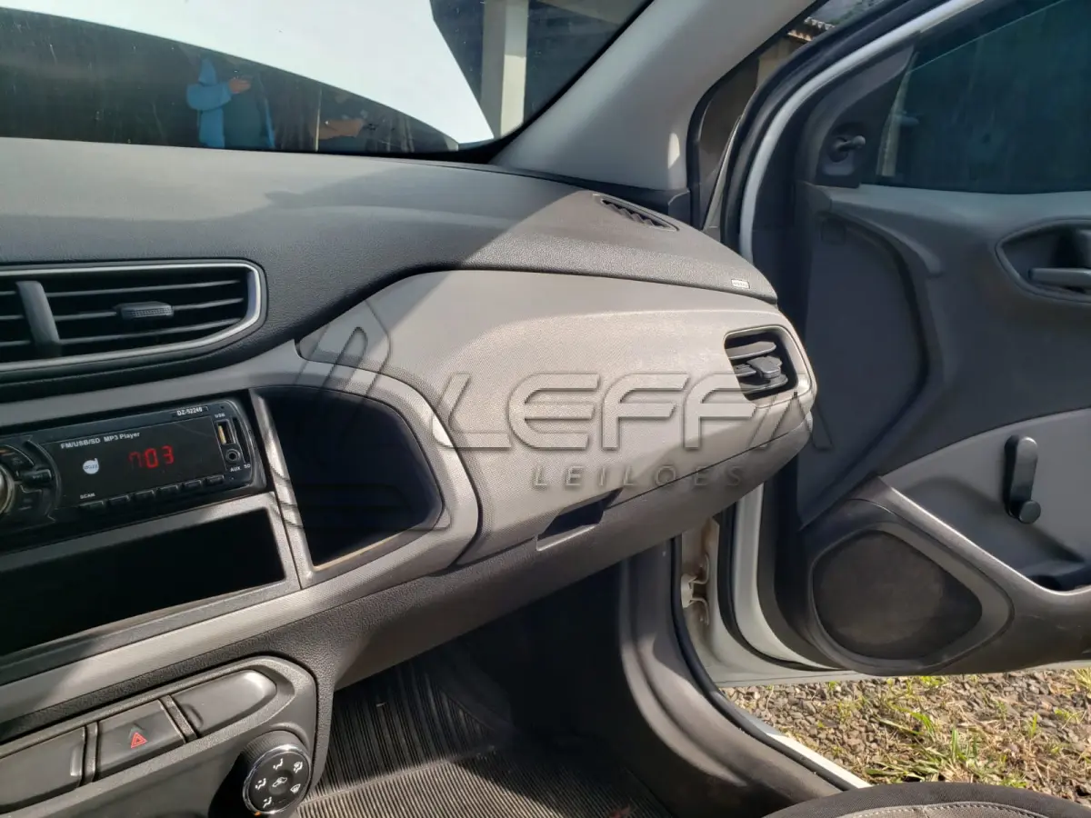 LOTE 006 - VEÍCULO CHEVROLET/ONIX, 1.0 MT IS, PLACAS IXF-8997, ANO/MODELO 2016