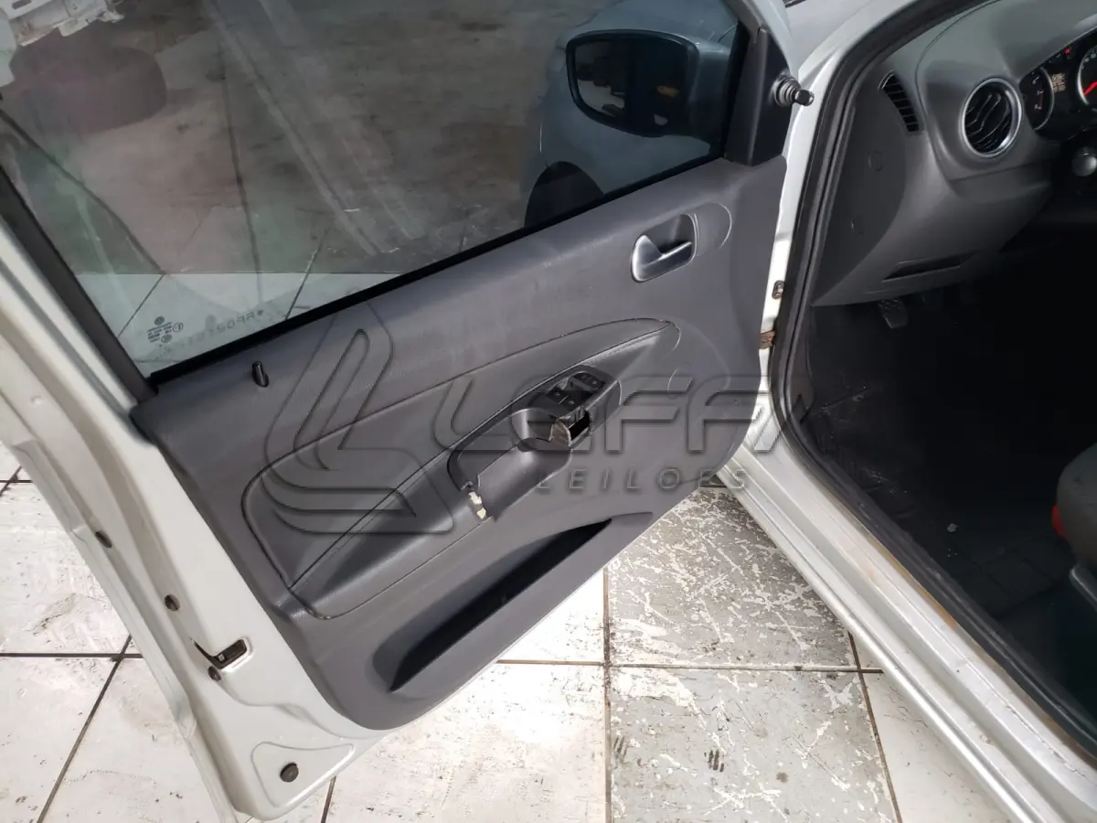 LOTE 003 - UM AUTOMÓVEL GOL 1.0 WOLKSWAGEM, ano/modelo 2009/2010