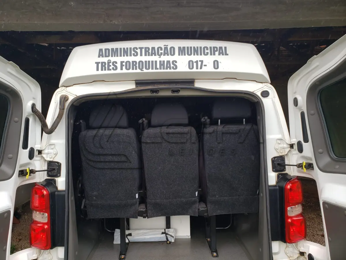LOTE 001 - MICROONIBUS PEUGEOT, Expert Eurolaf, diesel, placas IZZ-6B74, ano 2019 e modelo 2020