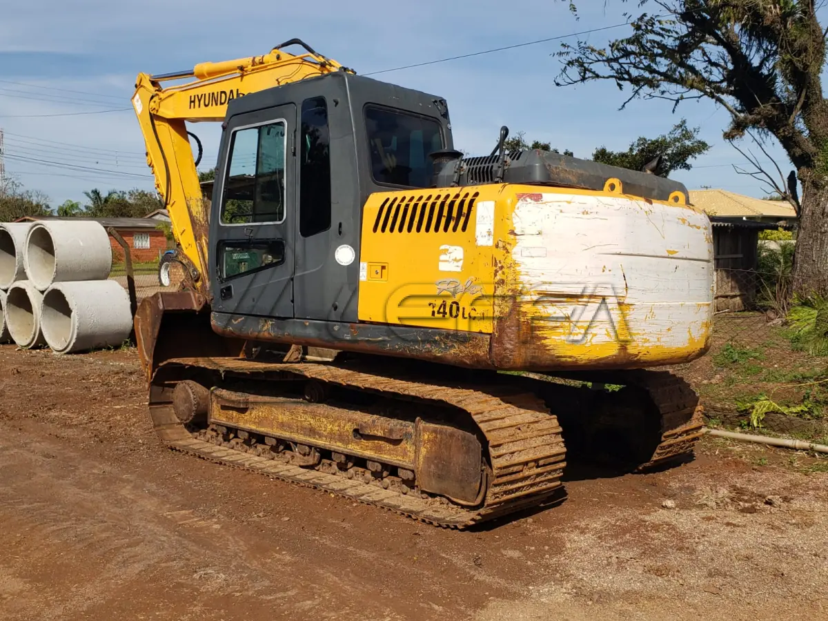 LOTE 003 - ESCAVADEIRA HYUNDAI, 140 LC7, DIESEL, ANO/MODELO 2011, 5.827 H