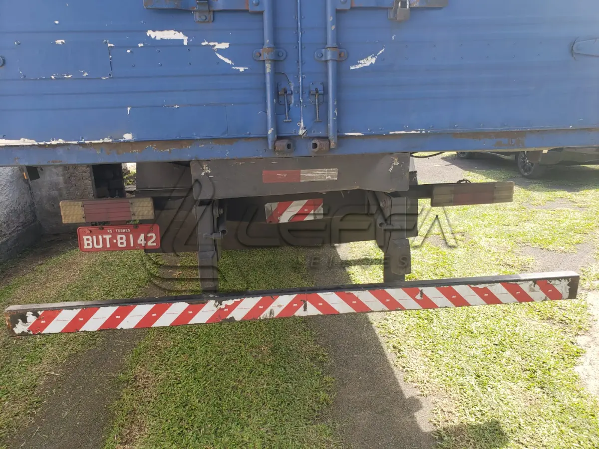 LOTE 001 - UM CAMINHÃO MERCEDES BENZ/L 1218, ano 1994, RENAVAM 621163775, COM BAÚ, PLACAS BUT-8142