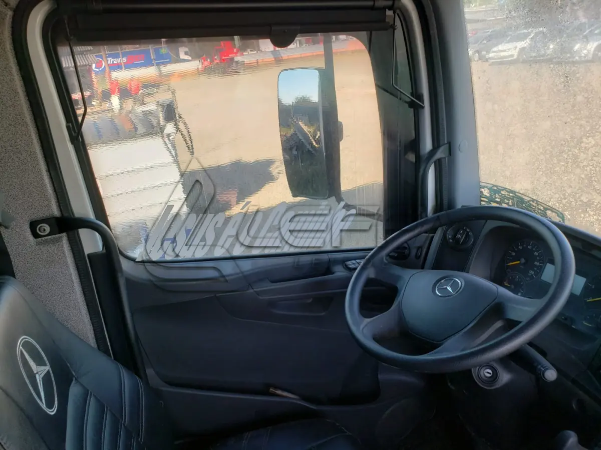 LOTE 001 - UM CAMINHÃO MERCEDEZ BENZ/ATEGO 2426, PLACAS IWG-8795, ANO 2014 MODELO 2014, RENAVAM 1034819914