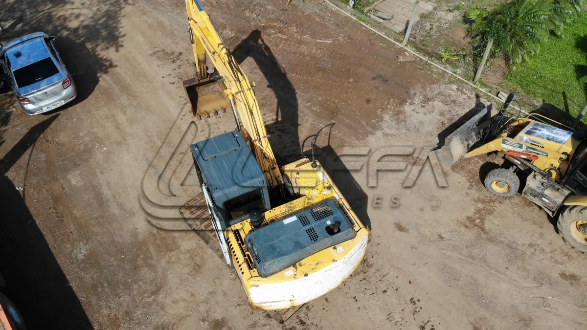 LOTE 003 - ESCAVADEIRA HYUNDAI, 140 LC7, DIESEL, ANO/MODELO 2011, 5.827 H