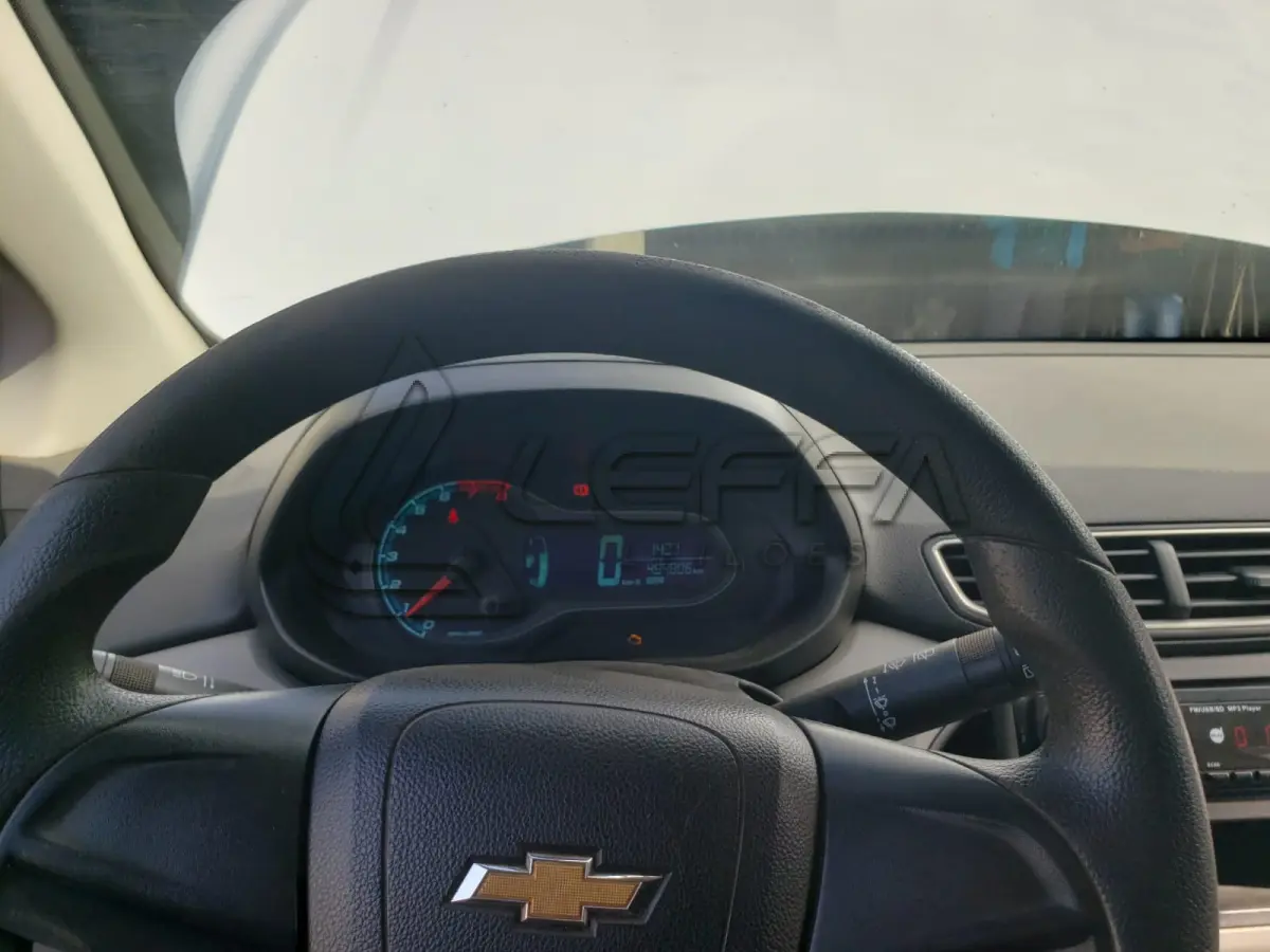 LOTE 006 - VEÍCULO CHEVROLET/ONIX, 1.0 MT IS, PLACAS IXF-8997, ANO/MODELO 2016