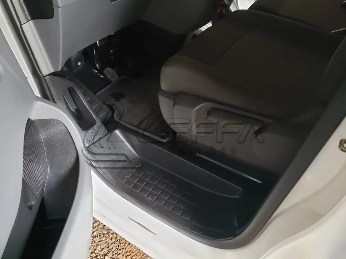LOTE 001 - MICROONIBUS PEUGEOT, Expert Eurolaf, diesel, placas IZZ-6B74, ano 2019 e modelo 2020