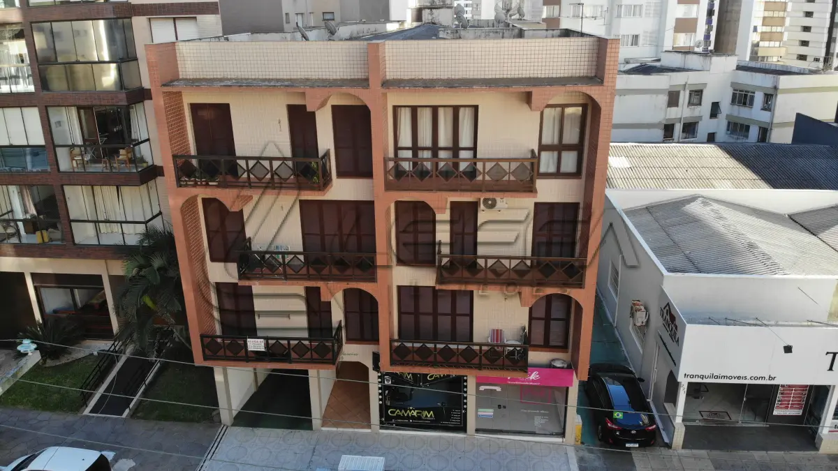 LOTE 001 - Apto 204 no Edifício Saveiro, no centro de Torres/RS