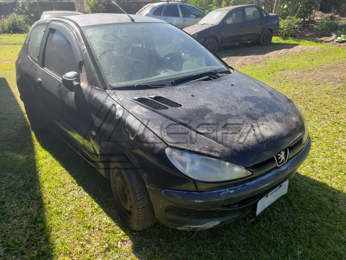LOTE 001 - UM VEÍCULO PEUGEOT/206 1.4 PRESENCE, COR PRETA, ANO/MODELO 2005, PLACAS IMJ-2937