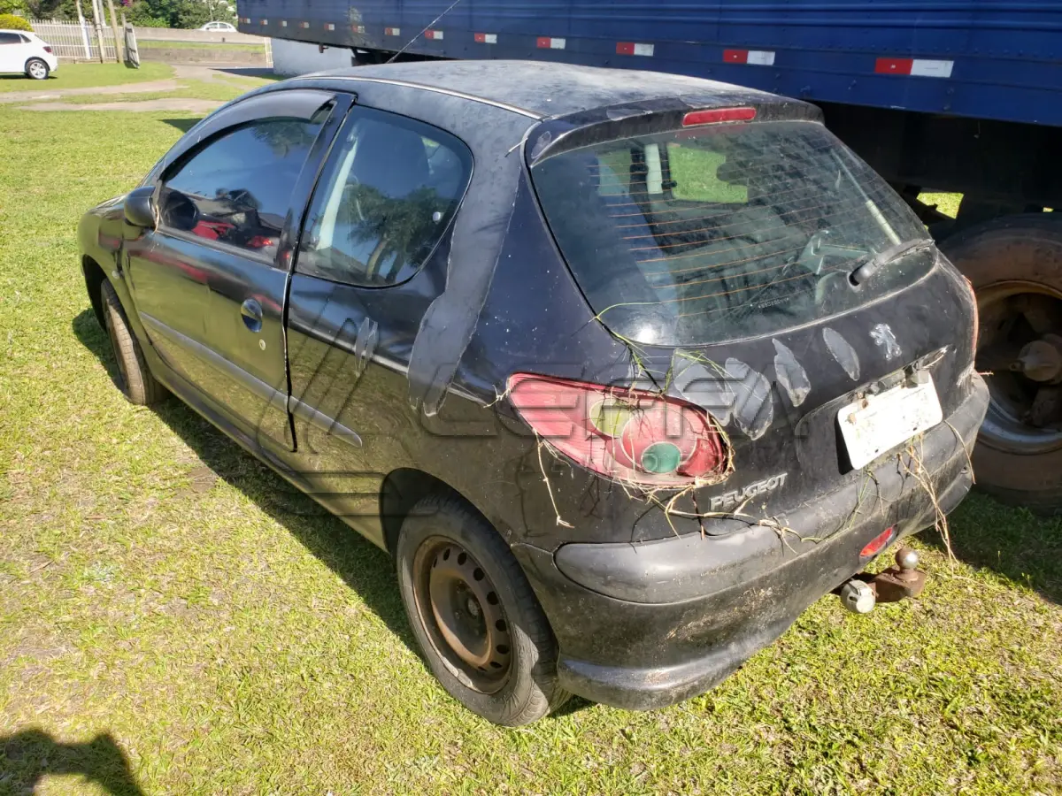 LOTE 001 - UM VEÍCULO PEUGEOT/206 1.4 PRESENCE, COR PRETA, ANO/MODELO 2005, PLACAS IMJ-2937