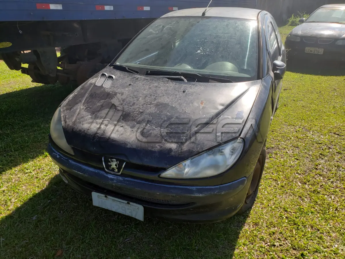 LOTE 001 - UM VEÍCULO PEUGEOT/206 1.4 PRESENCE, COR PRETA, ANO/MODELO 2005, PLACAS IMJ-2937