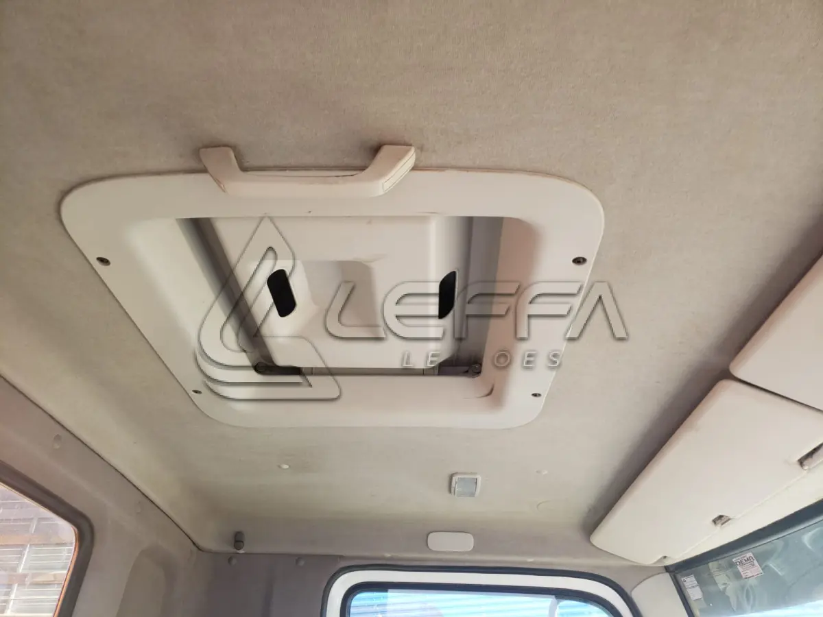 LOTE 002 - UM CAMINHÃO VW/26.280 CRM 6X4, PLACAS IVY-0076, ANO 2014, BRANCO, DIESEL