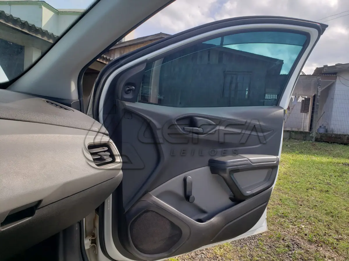 LOTE 006 - VEÍCULO CHEVROLET/ONIX, 1.0 MT IS, PLACAS IXF-8997, ANO/MODELO 2016
