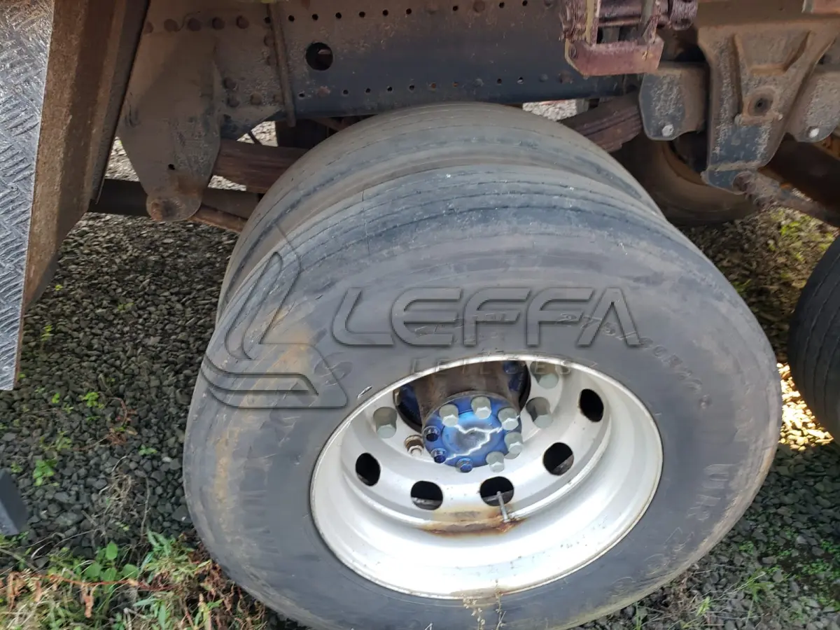 LOTE 001 - UM CAMINHÃO MERCEDEZ BENZ/ATEGO 2426, PLACAS IWG-8795, ANO 2014 MODELO 2014, RENAVAM 1034819914