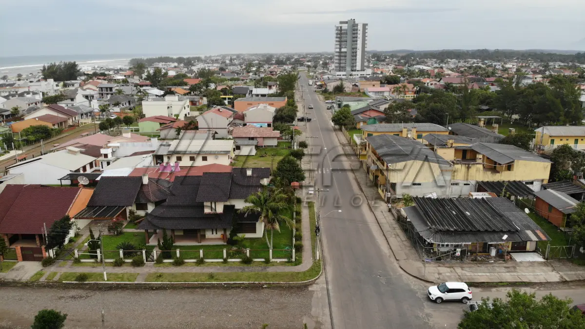 LOTE 001 - Dois Terrenos, Lote 01 e 02 da quadra C, com casa de alvenaria com dois pavimentos, na praia Verde Mar em Arroio do Sal/RS