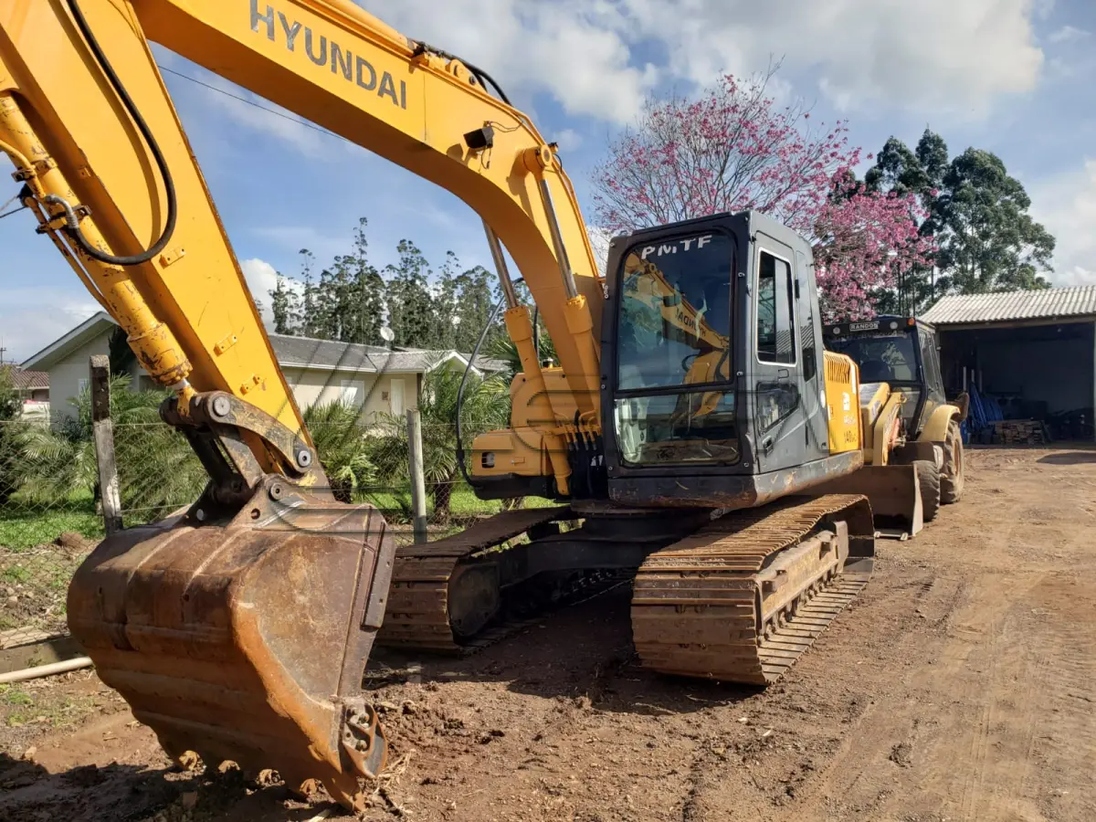 LOTE 003 - ESCAVADEIRA HYUNDAI, 140 LC7, DIESEL, ANO/MODELO 2011, 5.827 H