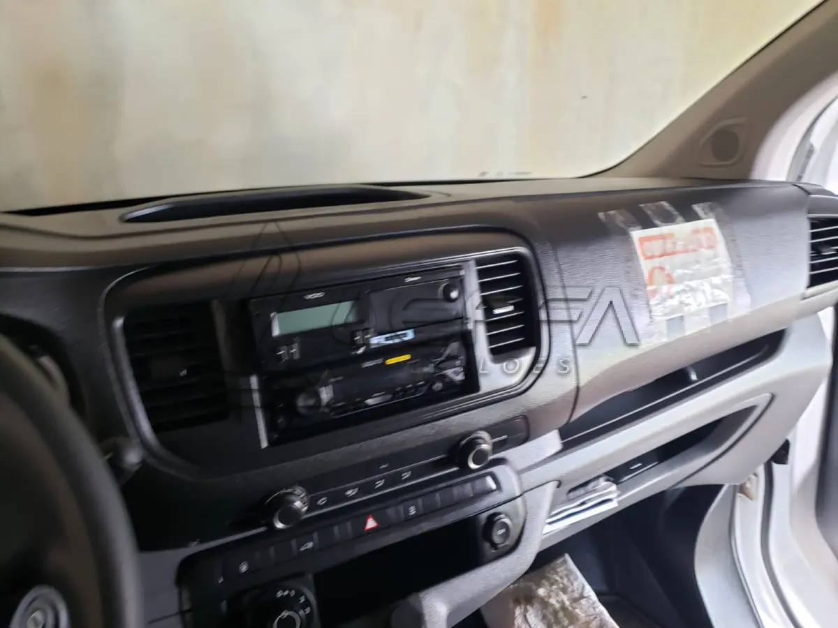 LOTE 001 - MICROONIBUS PEUGEOT, Expert Eurolaf, diesel, placas IZZ-6B74, ano 2019 e modelo 2020