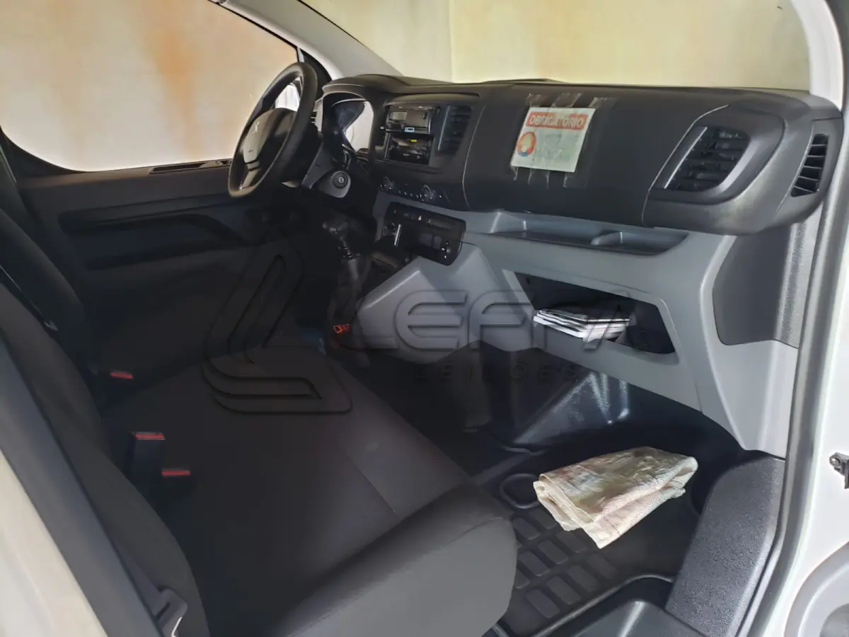 LOTE 001 - MICROONIBUS PEUGEOT, Expert Eurolaf, diesel, placas IZZ-6B74, ano 2019 e modelo 2020