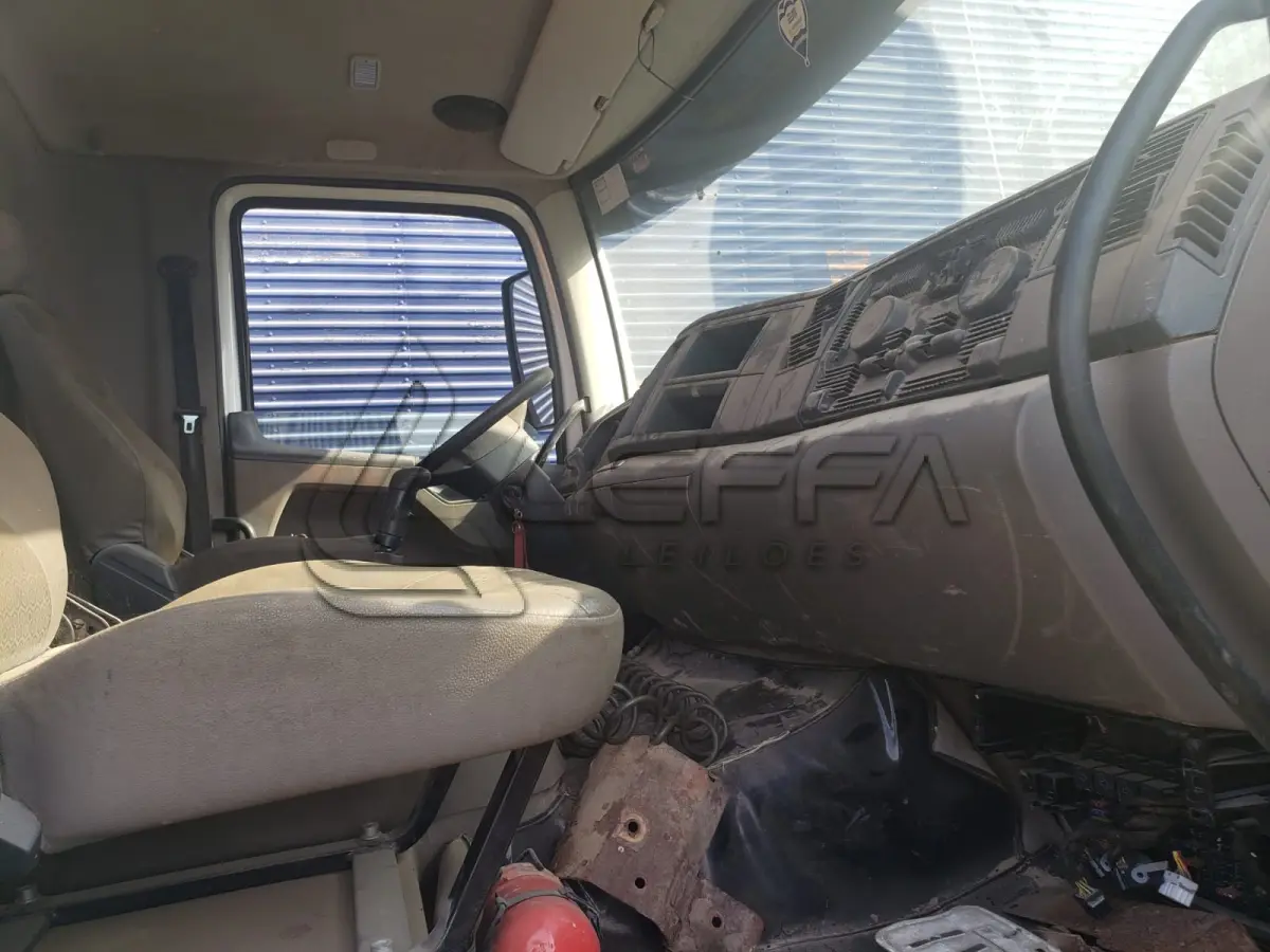 LOTE 001 - UM CAMINHÃO VW/26.280 CRM 6X4, PLACAS IVY-0096, ANO 2014, BRANCO, DIESEL