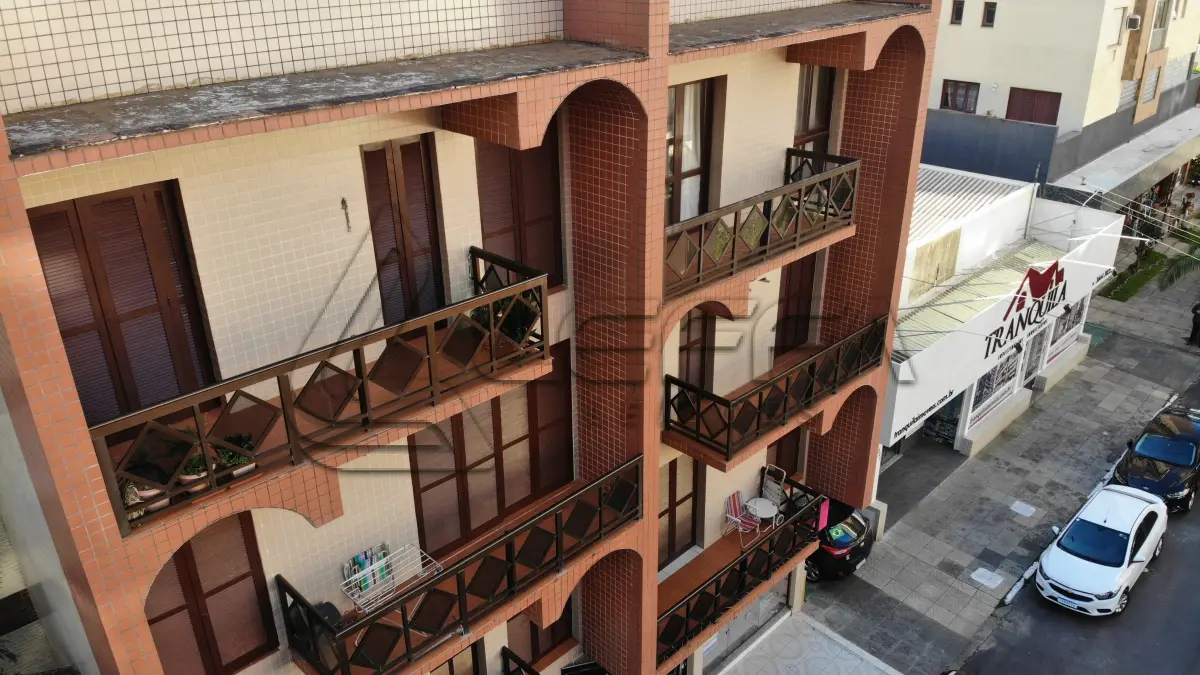 LOTE 001 - Apto 204 no Edifício Saveiro, no centro de Torres/RS