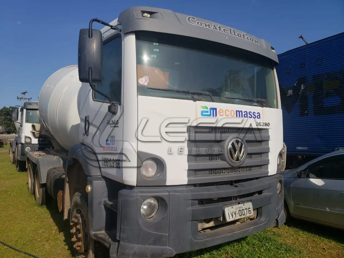 LOTE 002 - UM CAMINHÃO VW/26.280 CRM 6X4, PLACAS IVY-0076, ANO 2014, BRANCO, DIESEL