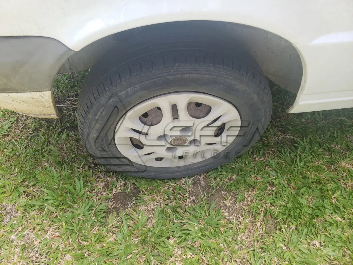 LOTE 001 - VEÍCULO FIAT UNO/MILLE, PLACAS IRC-7582, RENAVAM 233215964.