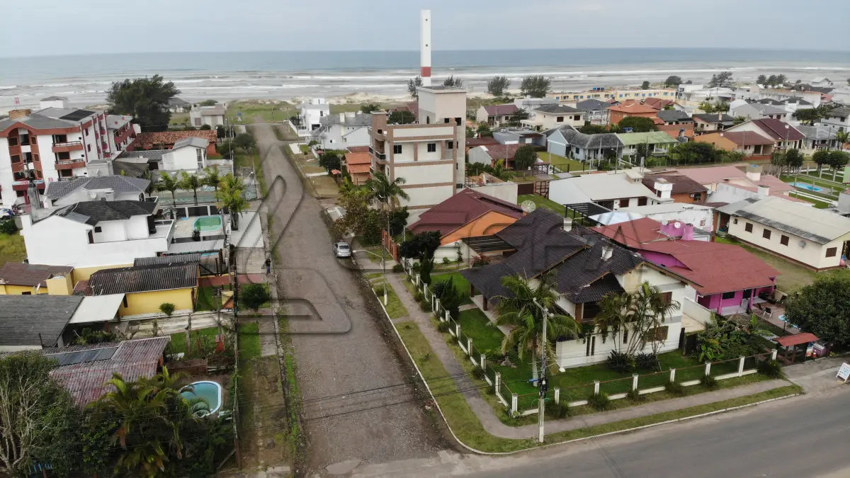 LOTE 001 - Dois Terrenos, Lote 01 e 02 da quadra C, com casa de alvenaria com dois pavimentos, na praia Verde Mar em Arroio do Sal/RS