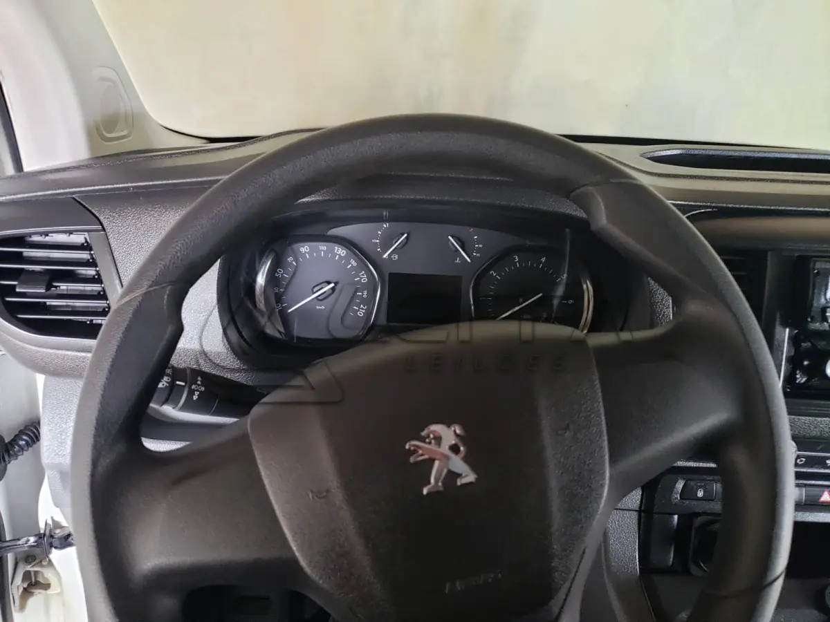 LOTE 001 - MICROONIBUS PEUGEOT, Expert Eurolaf, diesel, placas IZZ-6B74, ano 2019 e modelo 2020