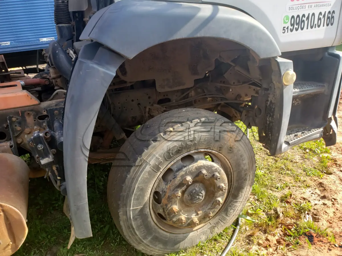 LOTE 002 - UM CAMINHÃO VW/26.280 CRM 6X4, PLACAS IVY-0076, ANO 2014, BRANCO, DIESEL