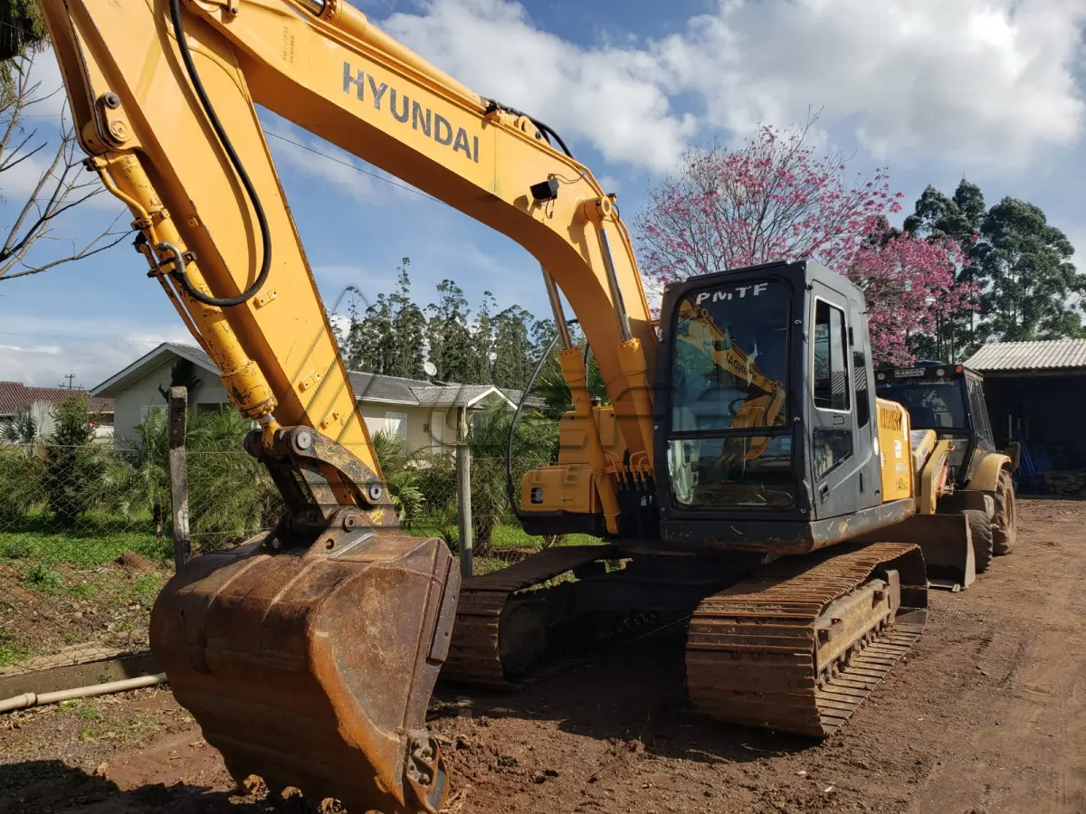 LOTE 003 - ESCAVADEIRA HYUNDAI, 140 LC7, DIESEL, ANO/MODELO 2011, 5.827 H