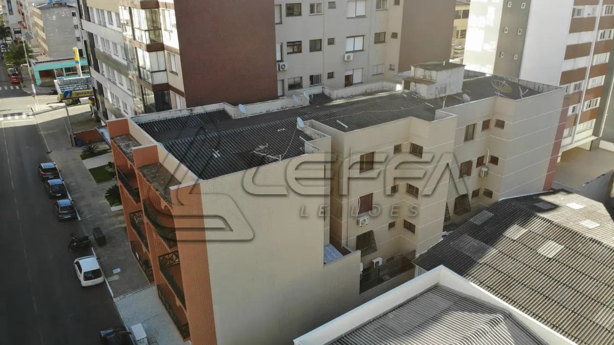 LOTE 001 - Apto 204 no Edifício Saveiro, no centro de Torres/RS