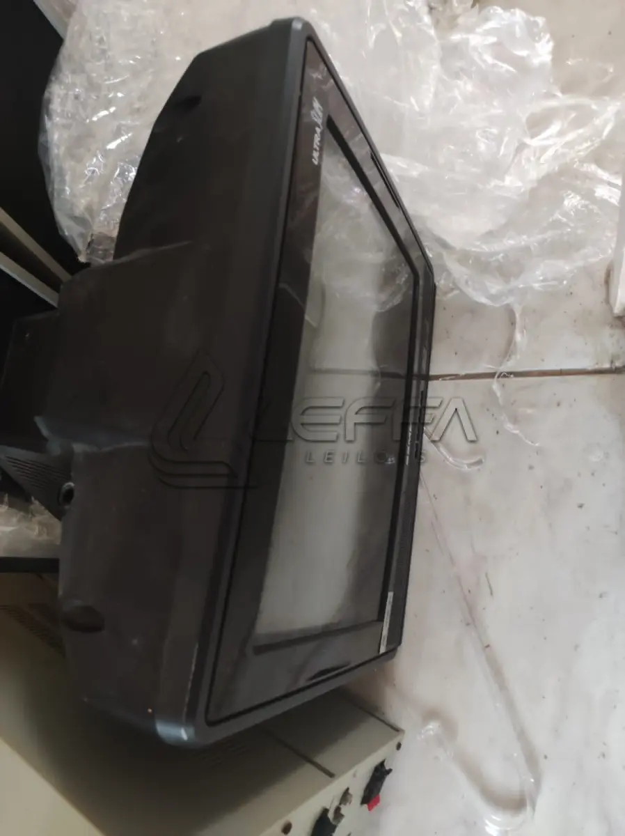 LOTE 003 - SUCATAS: INFORMÁTICA, TV, APARELHO DE SOM, IMPRESSORAS, LAVA JATO, TANQUINHO DE LAVAR ROUPA, UM CLIMATIZADOR DE AMBIENTES, RODAS DE FERRO PARA CAMINHÃO 1000X20