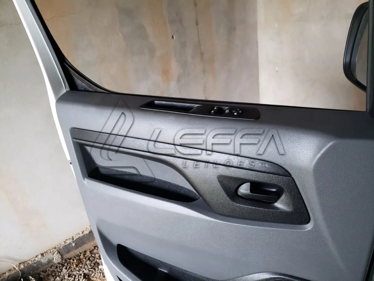 LOTE 001 - MICROONIBUS PEUGEOT, Expert Eurolaf, diesel, placas IZZ-6B74, ano 2019 e modelo 2020