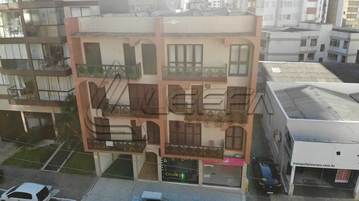 LOTE 001 - Apto 204 no Edifício Saveiro, no centro de Torres/RS