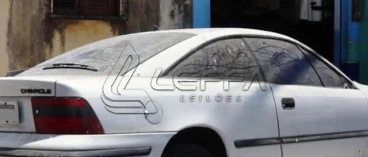 LOTE 002 - UM VEÍCULO CHEVROLET CALIBRA 16V, PLACAS ICV-6500, RENAVAM 632942258, ANO 1995, COR BRANCA