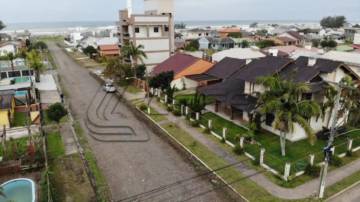 LOTE 001 - Dois Terrenos, Lote 01 e 02 da quadra C, com casa de alvenaria com dois pavimentos, na praia Verde Mar em Arroio do Sal/RS